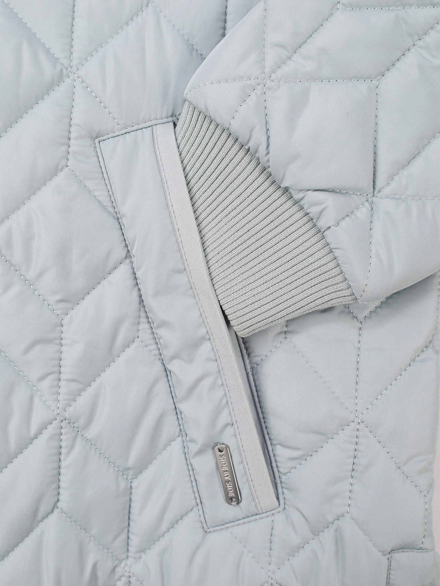 Пальто стеганое голубого цвета прямого кроя